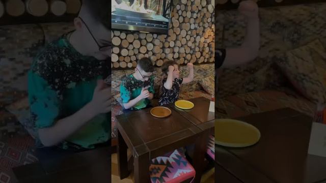 Жёсткий пранк в Пхали хинкали! Баттл за десерт смотреть онлайн