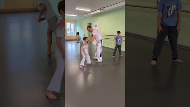 Капоэйра. Самара. Младшая группа. Тренер на работе смотреть онлайн
