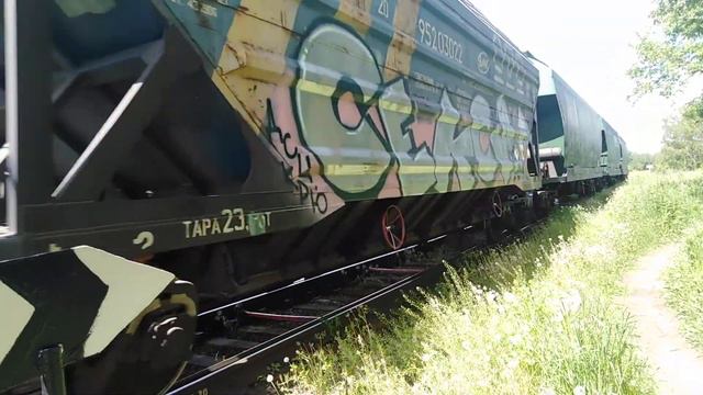 Тепловоз ЧМЭ3-2521 С Грузовыми Вагонами Едит Делать Манёвры На Станцию Металлист смотреть онлайн