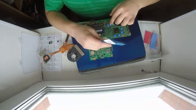 Ноутбук DELL Inspiron N5010-4460 Разбираем Чистим смотреть онлайн