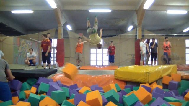 VLOG - Батуты (Bump!)