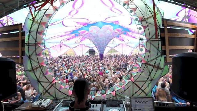 D-Addiction (Live) and Major7 - DRUGS (remix) at Origin Festival Cape Town 2013 смотреть онлайн