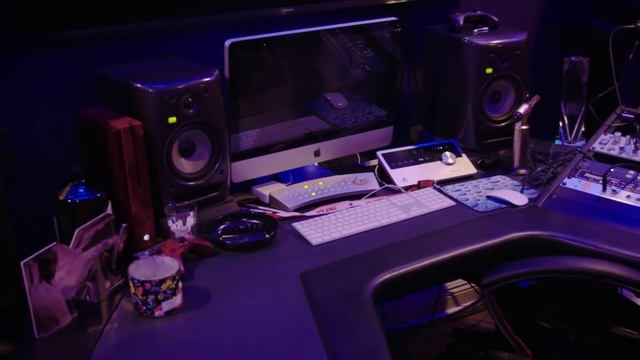 Inside Wiz Khalifa's $4.6M L.A. Mansion & Recording Studio | Open Door | Architectural Digest смотреть онлайн