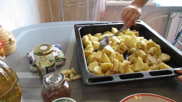 Кролик тушеный в сметане + картошка на гарнир! смотреть онлайн