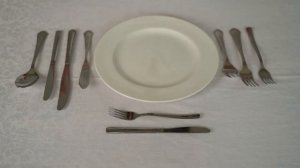 Столовый этикет: правила поведения и сервировки (Первый урок)