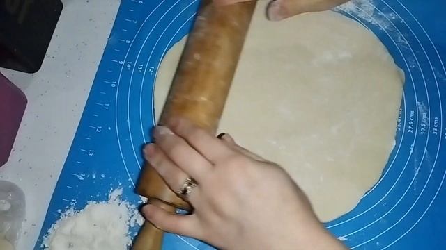 КАК ПРИГОТОВИТЬ ВКУСНЫЕ РОГАЛИКИ ✅. РОГАЛИКИ КАК ПУХ,НА КЕФИРЕ. смотреть онлайн