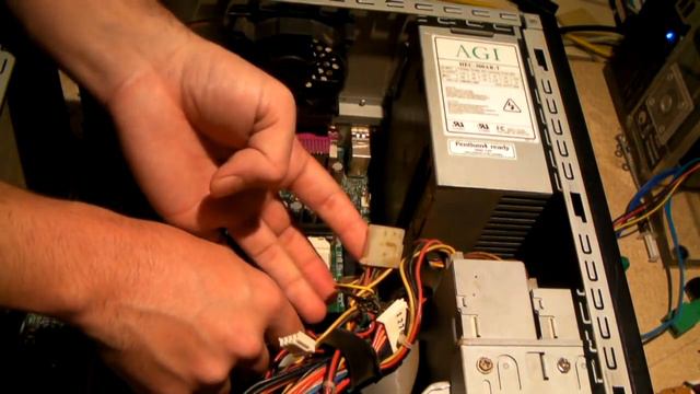 Cleaning out and attempting to start the old filthy computer stored in a shed смотреть онлайн