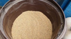 Чем и как  кормить кур несушек, чтоб несли много яиц