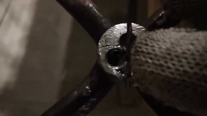 Сломался метчик в дырке, пробую несколько способов его вытащить