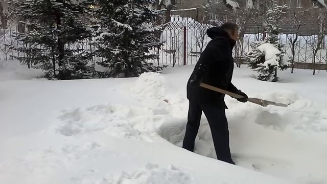 Man gets buried under the snow part 2 Человека закапывают в снег смотреть онлайн