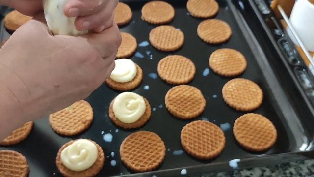 Hazır Bisküviden Çikolata Soslu Pasta Nasıl Yapılır / Muhallebili Pasta Tarifi / Kolay Pasta Tarifi смотреть онлайн