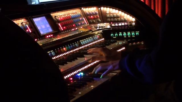 Walter Hammel Plays classic "Over The Rainbow" on the Lowrey Prestige Virtual Orchestra смотреть онлайн