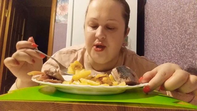 Мукбанг селедка и картошка