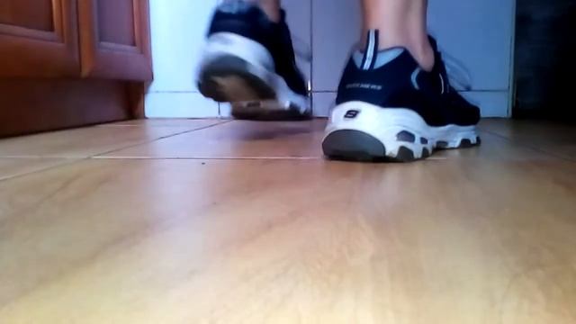 Кроссовки для женщин Skechers KW4222 смотреть онлайн