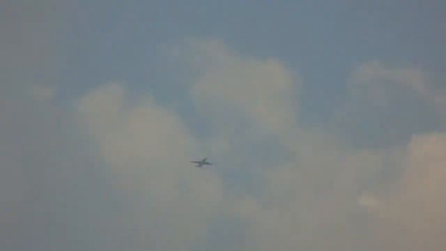 Avión con Sony Cybershot DSC-H400 смотреть онлайн