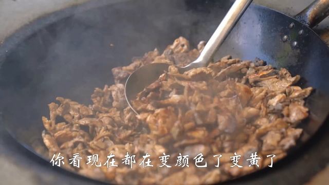 10斤牛肺，二弟做“爆炒牛肺”，香辣彈牙下酒吃真爽口｜Mukbang【鐵鍋視頻】
