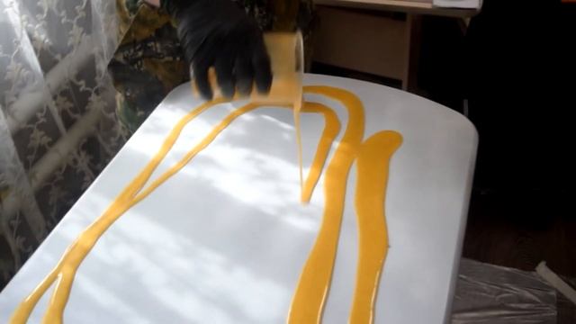 Как отреставрировать стол при помощи эпоксидной смолы и пудры. смотреть онлайн