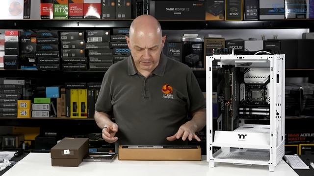 Thermaltake THE TOWER 200 World Exclusive First Review смотреть онлайн