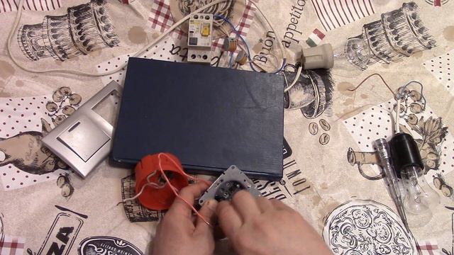 Электрика для начинающих 4 . Торчат три провода в стене . Что подключить ? смотреть онлайн