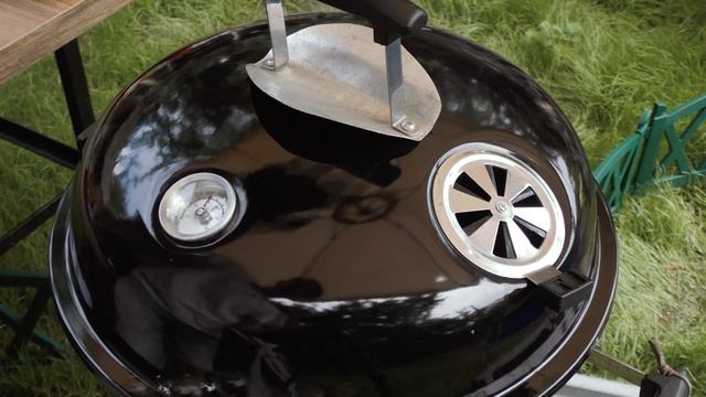 Мега Бургер с двумя котлетами на угольном гриле. Готовим бургер дома. смотреть онлайн