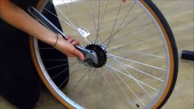 How to remove a shimano screw on freewheel смотреть онлайн