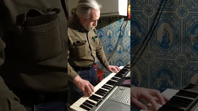 Моя трактовка - "Альфа" (как "дирижёра" оркестра PSR-3000) :) смотреть онлайн