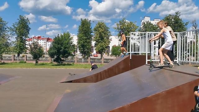На новой скейт-площадке в Молодечно установили оборудование смотреть онлайн