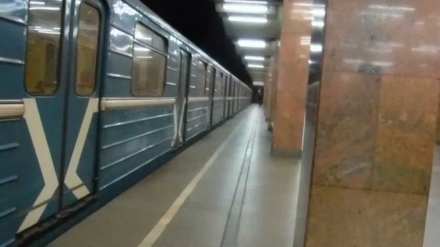 Электропоезд без пассажиров прибывает на станцию печатники без открытия дверей! смотреть онлайн