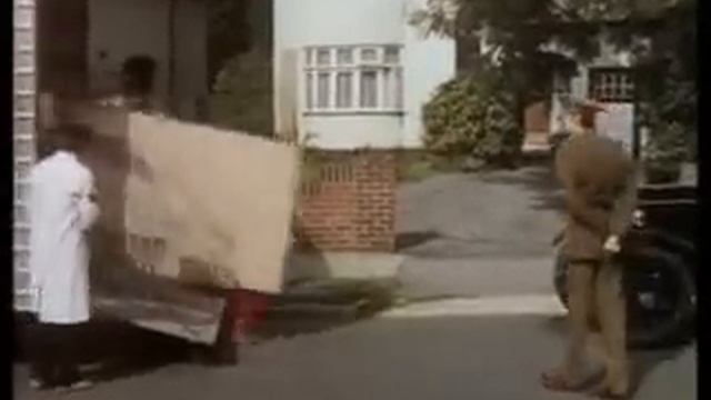 Monty Python - Confuse-A-Cat смотреть онлайн