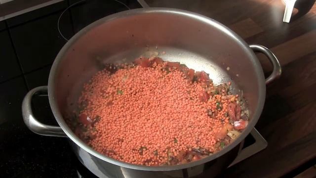 Linsen-Rote Linsen-Rote Linsen Curry mit Reis-Rote Linsen Rezept-Dal смотреть онлайн