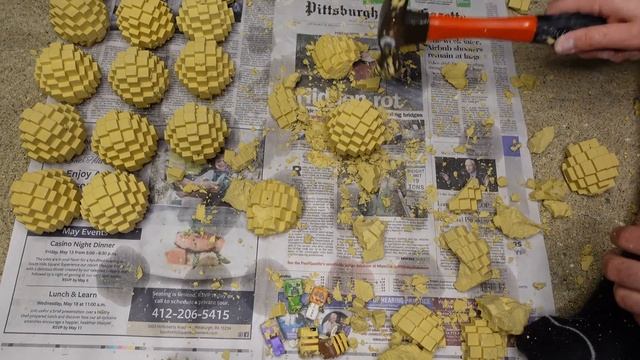 Mining 24 Minecraft Mining Kits! (RARE Golden Creeper!) смотреть онлайн