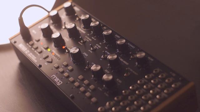 Moog Mother 32 - Cinematic Drone Jam смотреть онлайн