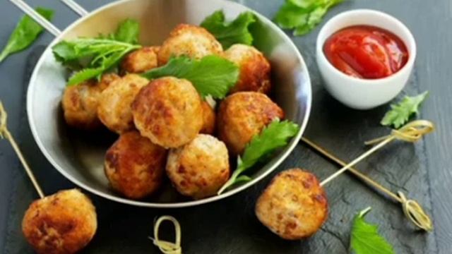КРОКЕТЫ ИЗ ИНДЕЙКИ С КАРТОФЕЛЕМ. смотреть онлайн