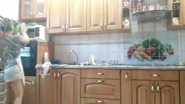 День со мной: моем кухню, духовку и ухаживает за руками. смотреть онлайн