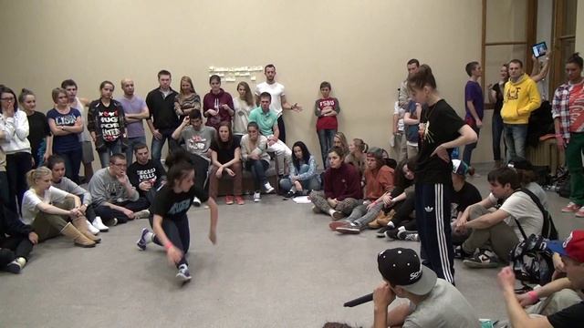 Таня Минаева vs Оля Смирнова смотреть онлайн