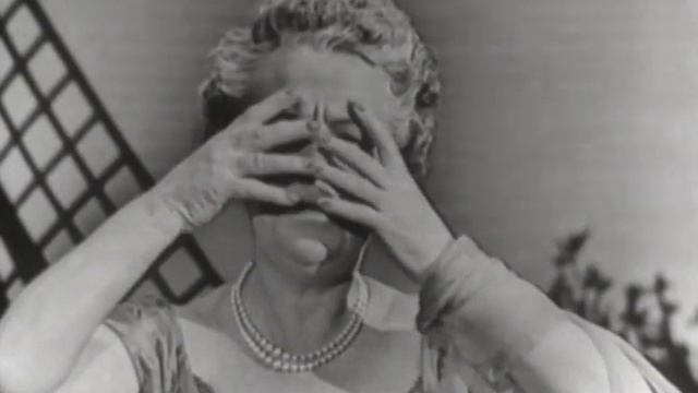 Gracie Fields "Christopher Robin Is Saying His Prayers" on The Ed Sullivan Show смотреть онлайн