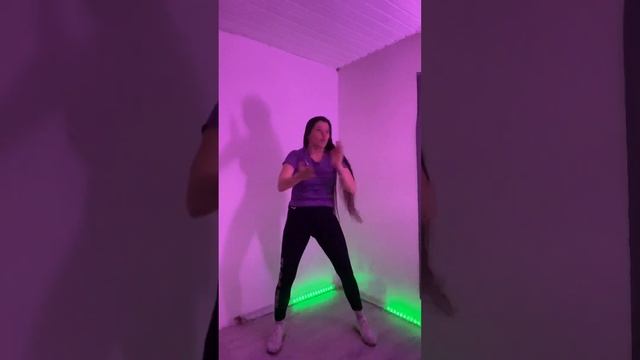 Видео урок по танцам / Танцевальная разминка / Разогрев верхней части тела смотреть онлайн