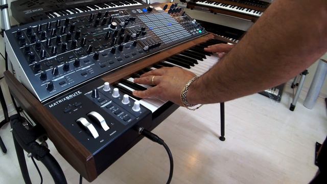 Arturia MatrixBrute , Demo custom sounds смотреть онлайн