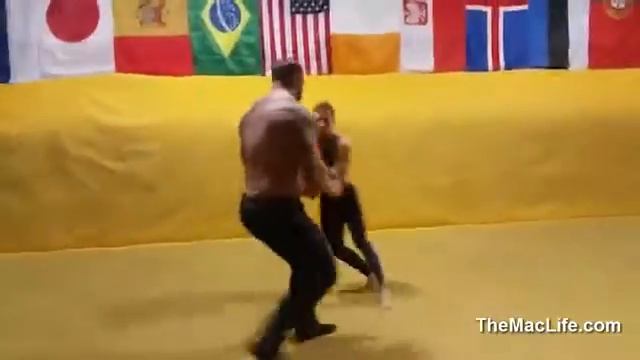 Спарринг Конора Мак Грегора и горы бьёрнссона смотреть онлайн