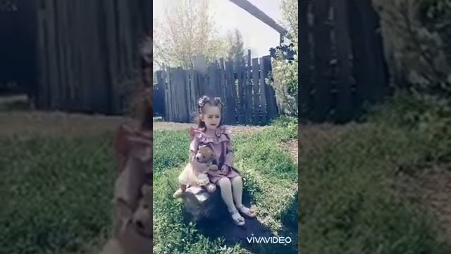 Андреянова Ксения, 5 лет, стихотворение "Оборванного мишку утешала" смотреть онлайн
