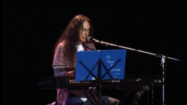 Ken Hensley live in Yekaterinburg (Russia) 10/04/2009.