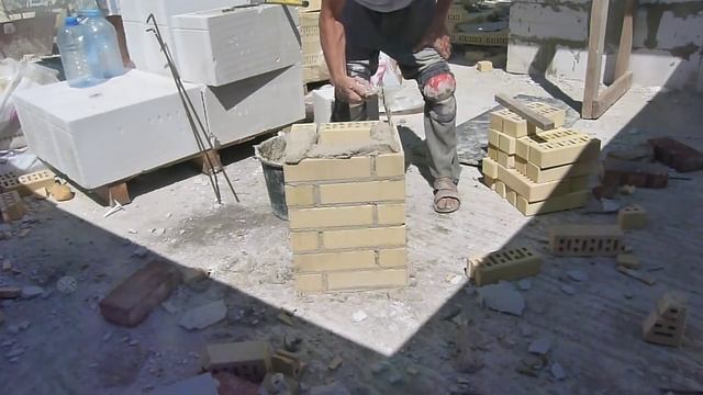 кладка столба из кирпича одной кельмой....без уровня и отвеса.Нивок111 смотреть онлайн