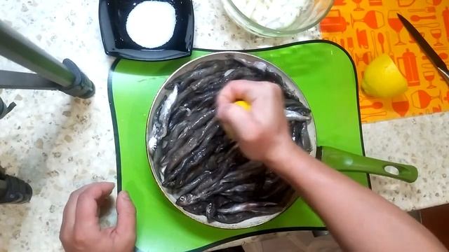 ✔Рецепт тушеной мойвы на сковороде с луком. Мойва тушеная. смотреть онлайн
