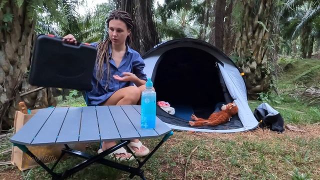 YOUNG GIRL SOLO OVERNIGHT CAMPING IN FOREST - beauty take a shower under palm tree - ASMR nature смотреть онлайн
