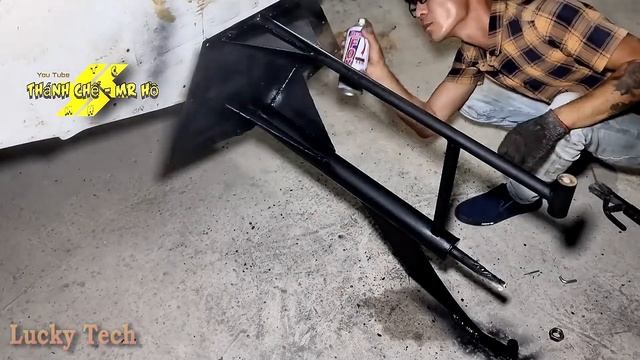 САМОДЕЛЬНАЯ ЯХТА ИЗ ДВИГАТЕЛЯ С МОРСКОГО ДНА И ВСЯКОГО ХЛАМА | Lucky Tech смотреть онлайн