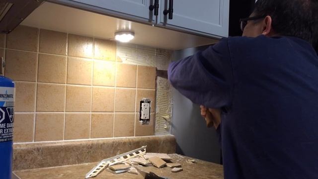 DIY - How to remove ceramic tiles off drywall смотреть онлайн