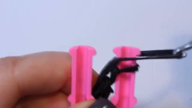 ПИНГВИН из резинок на рогатке Фигурка из резинок Penguin Rainbow Loom Charm mp4 смотреть онлайн