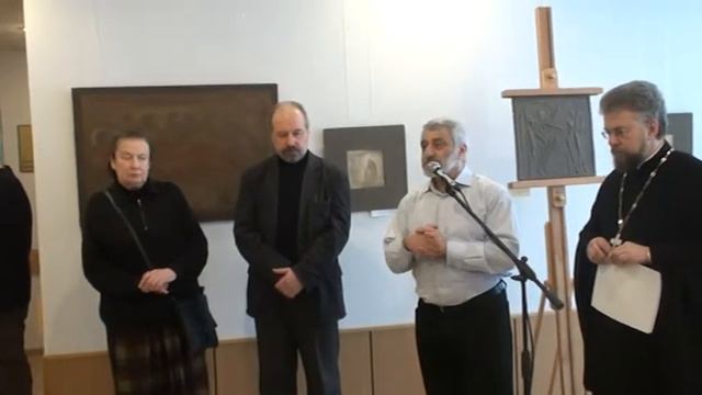 03 10 экспозиционер Артём Киракосов 22 01 2017 открытие выставки Ирины Зарон и Сергея Антонова в Му смотреть онлайн