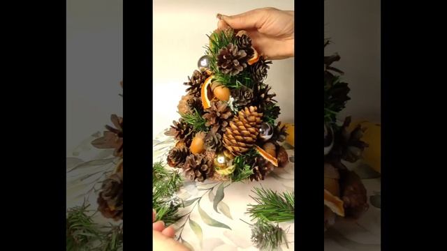 Ёлочка из природного материала/Christmas tree made from natural materials смотреть онлайн
