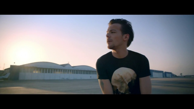 One Direction - Drag Me Down смотреть онлайн